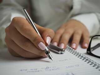 Did You Know Your Handwriting Changes With Your Mood? Here’s Why!