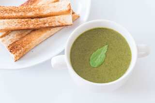 How To Make Healthy Spinach Soup in 5 Easy Steps