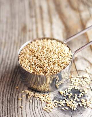 5 Ways Sesame Seeds Make Our Hair Healthy
