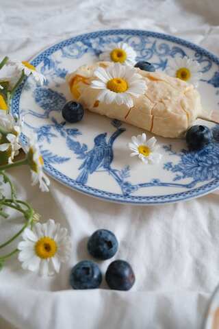 5 Easy Steps to Make Coconut Popsicles  
