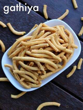 How to Prepare Gujarati Gathiya in Simple Steps
