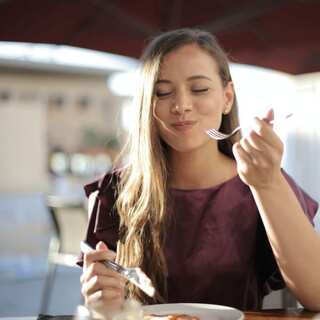 5 Health Benefits of Eating Slowly
