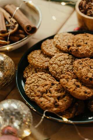 Quick and Easy Chewy Oatmeal Cookie Recipe