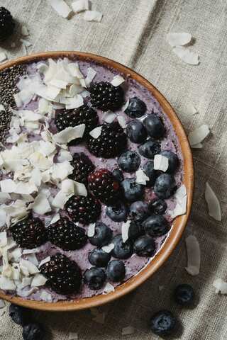 5-Minute Breakfast Berry Smoothie Bowl Recipe