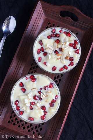 5 Simple Steps to Make Fruit and Mint Custard
