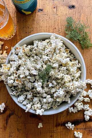 Easy Homemade Dill Pickle Popcorn Recipe
