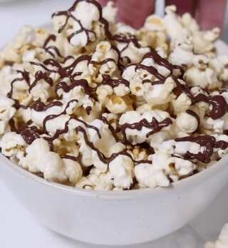 How to Make Delicious Chocolate Popcorn
