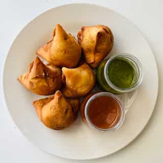 7 Must-Try Indian Dips and Sauces
