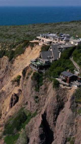 Pricey Mansions on California Clifftop Come Closer to Edge After Landslide