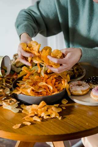 7 Ways to Stop Cravings for Unhealthy Foods, Sugar
