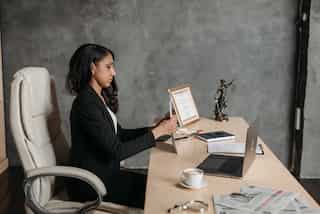 5 Risks of Prolonged Sitting at Work
