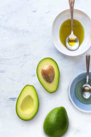 6 Amazing Benefits of Avocado Oil
