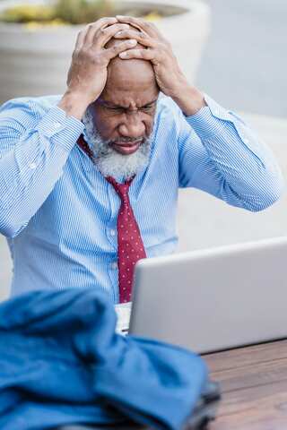 6 Signs You're Stuck In A Toxic Job