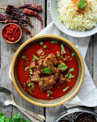 6 Traditional Kashmiri Dishes to Try in Winter

