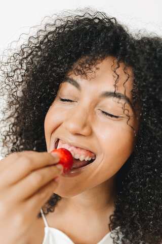 5 Foods for Whiter Teeth and Better Oral Health
