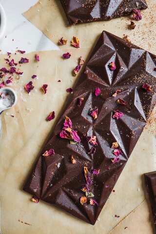 5 Benefits of Dark Chocolate For Skin