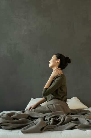 Ice and Heat: When to Use Each for Neck Pain