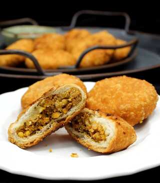 5 Types of Indian ‘Kachoris’ to Make on Holi