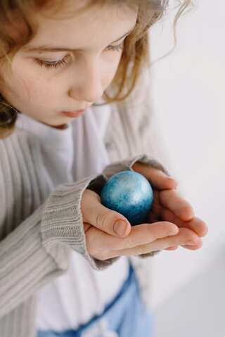 6 Natural Dyes to Colour Easter Eggs