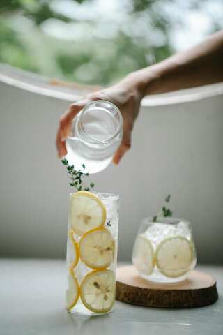 5 Natural Detox Drinks For Your Lungs
