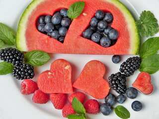 7 Reasons Why We Should Eat Watermelons In Summer
