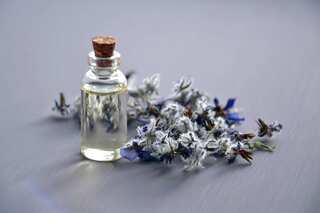 5 Natural Oils for Healthy and Glowing Skin