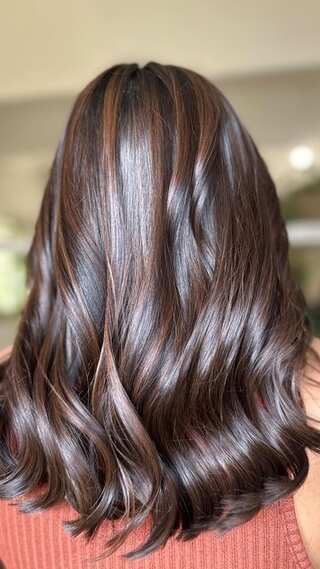 6 Tips To Strengthen Hair Roots
