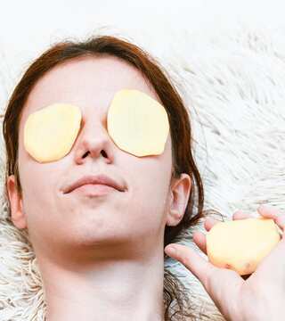 5 Amazing Results Of Rubbing Raw Potato On Face