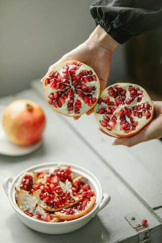 Simple Tricks To De-seed A Pomegranate
