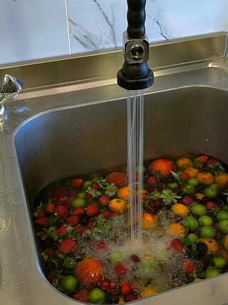 5 Ways to Remove Chemicals and Pesticides From Fruits