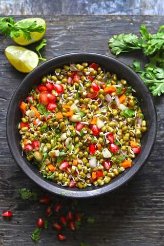 5 Amazing Benefits of Eating Sprout Salad Everday