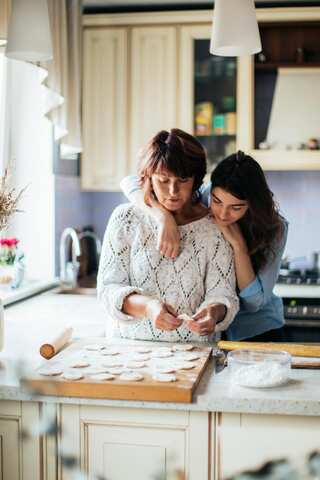 Mother's Day: What is Empty Next Syndrome Experienced by Mothers? Ways to Deal with It