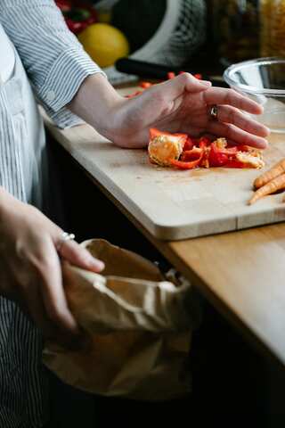 5 Kitchen Wastes That Work As Fertiliser For Plants