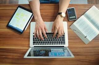 5 Ways to Cool Down Your Eyes After Excess Screen Time
