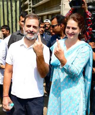In Pictures: President Murmu, Minister Jaishankar Cast Their Vote
