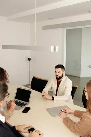 Top 5 Nervous Gestures to Avoid in Job Interviews
