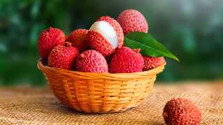 6 Health Benefits of Eating Litchi
