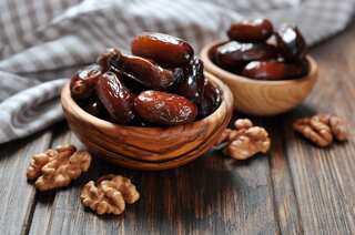 6 Benefits of Eating Soaked Dates