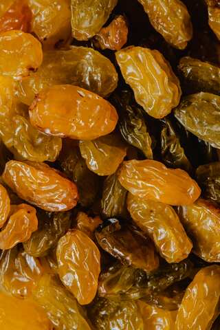 5 Health Benefits of Drinking Raisin Water
