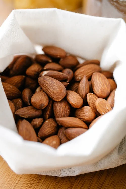Soaked Vs Unsoaked Almonds: Which Offers More Benefits?
