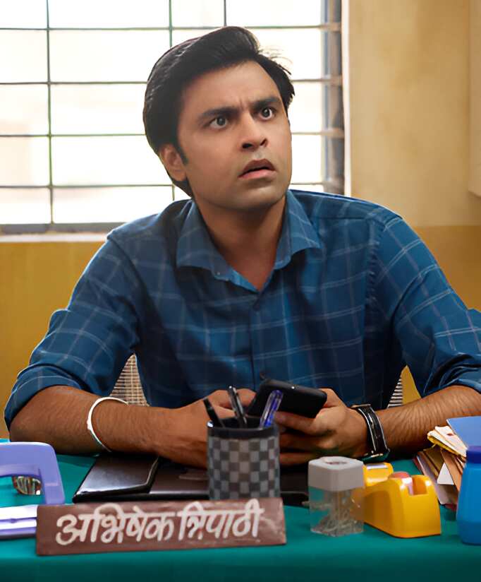 SHOCKING! Panchayat 3 Cast Qualifications Will Leave You Astonished!
