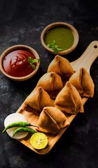 5 Tasty Vegan Street Foods to Try in India During Monsoon