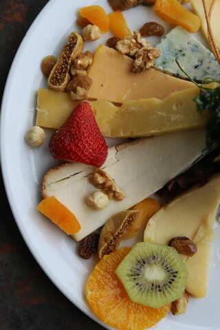 Love Cheese But Want To Lose Weight Too? Try These Weight Loss-Friendly Cheeses