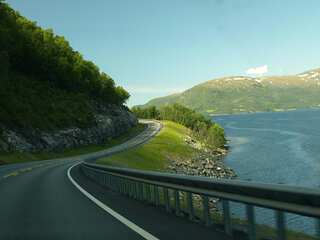  6 Tips to Deal with Motion Sickness While Travelling in a Car