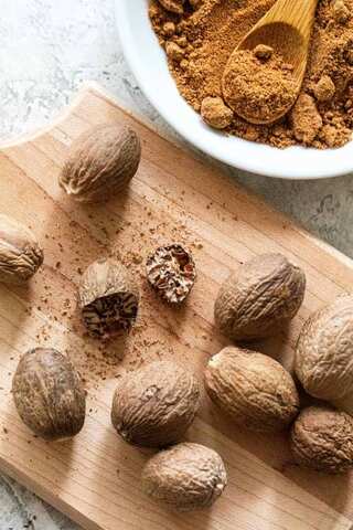 5 Benefits of Adding a Pinch of Nutmeg to Your Water