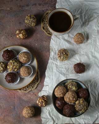 Healthy and Easy Almond Butter Protein Balls Recipe