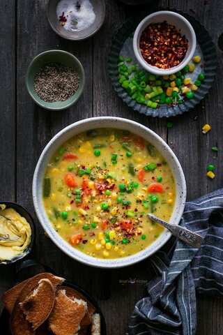 5 Easy Steps to Make Sweet Corn and Vegetable Soup
