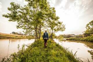 5 Health Benefits of Walking Backwards