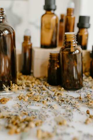  5 Essential Oils for Better Sleep and Relaxation
