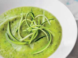 5 Easy Steps To Make Delicious Zucchini Soup